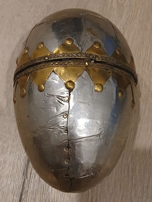 Szkatułka w kształcie jajka