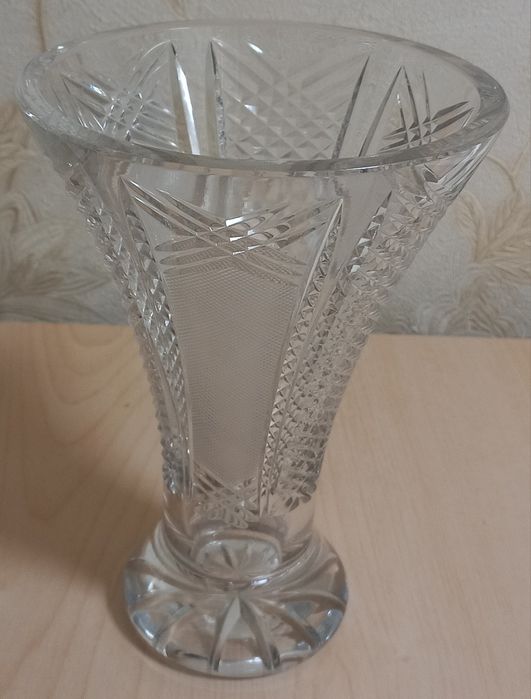 Кришталева ваза для квітів