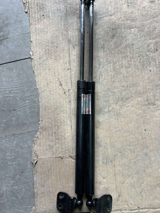 Упори капота оригінал Nissan 350 Z