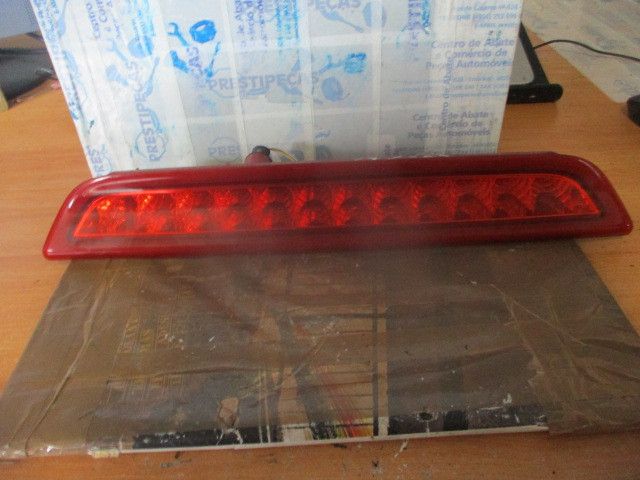 Luz stop adicional / 3º stop KIA Carnival / Grand Carnival III (VQ)