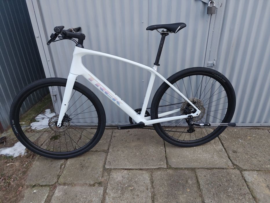 2xTrek FX4+  Sport karbon rozmiar S Shimano Cues 10s