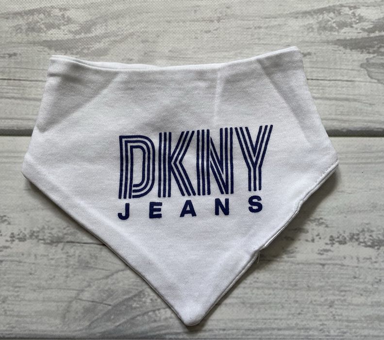 Слюнявчики  брендові нагрудники DKNY