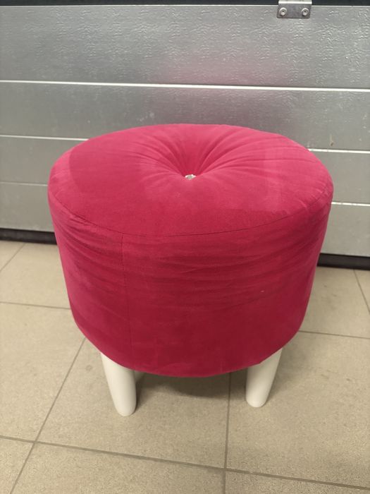 Pufa ogrągła na nóżkach 38"