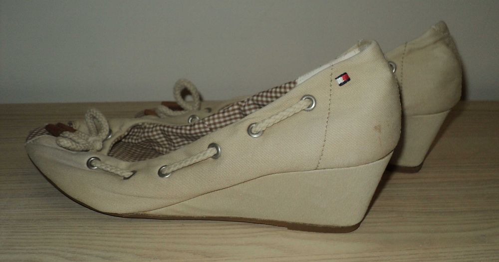 Materiałowe buty koturny damskie Tommy Hilfiger roz. 39