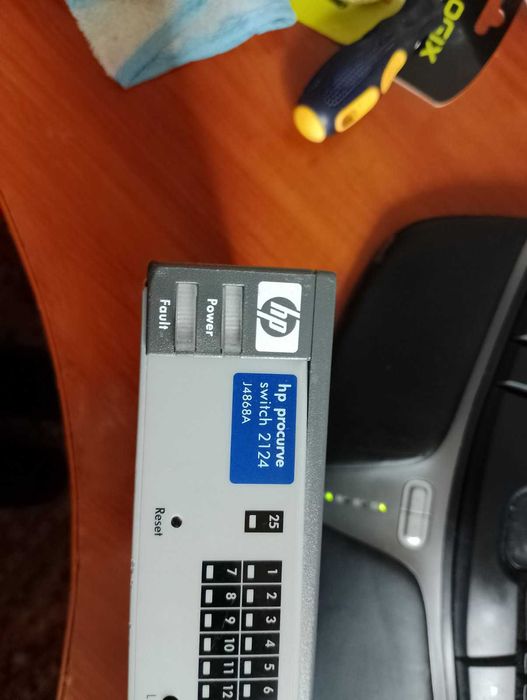 Комутатор HP ProCurve 2124-24 (J4868A) 24x10/100 Мбит/с