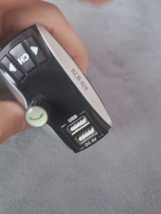 Transmiter FM do samochodu