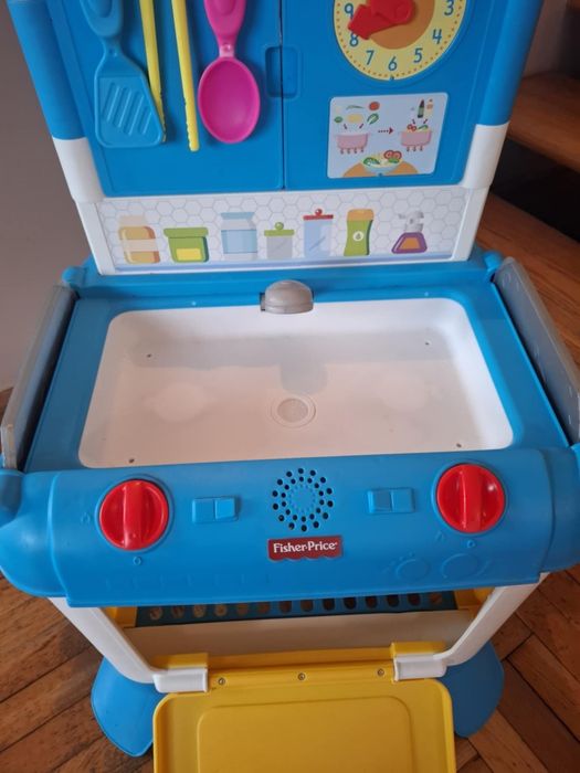 Kuchenka zabawkowa Fisher Price.