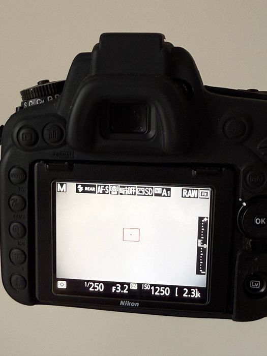 Nikon D750 (corpo) + capa de silicone, excelente estado