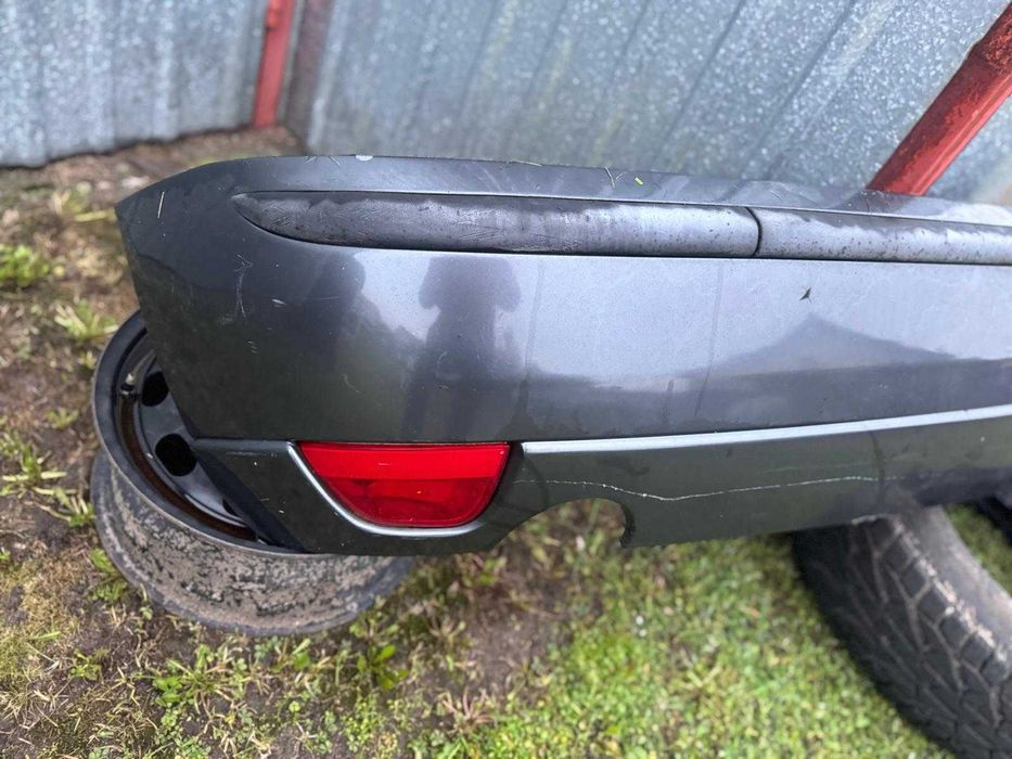 Zderzak FORD FOCUS mk1 hatchback HB tył kod lakieru : k2