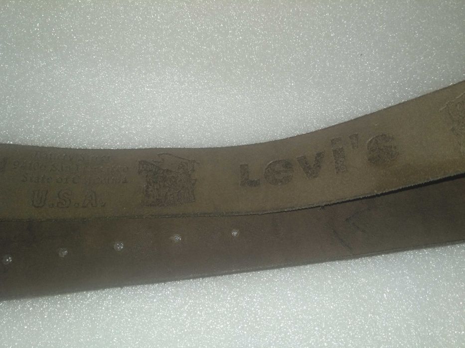 Ремни кожаные с пряжками. Пряжки.  Levi's