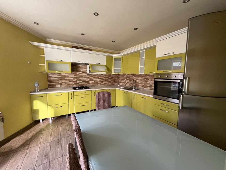 Будинок в лісовій Бучі з ремонтом