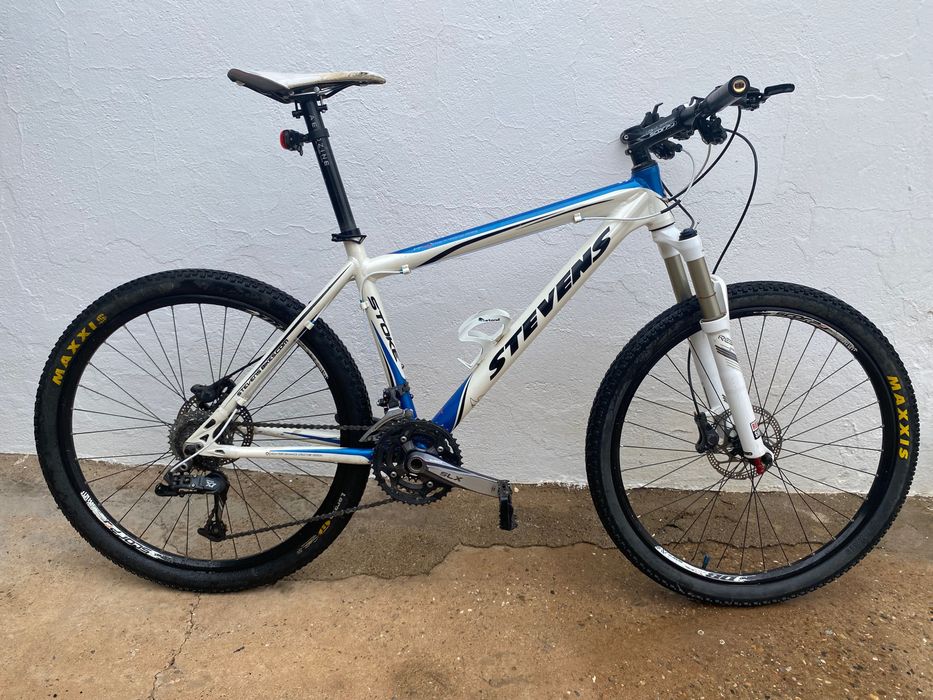 Bicicleta Stevens em carbono