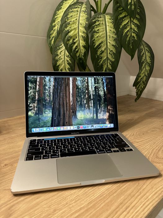 Macbook pro 2020 13 cali i5
