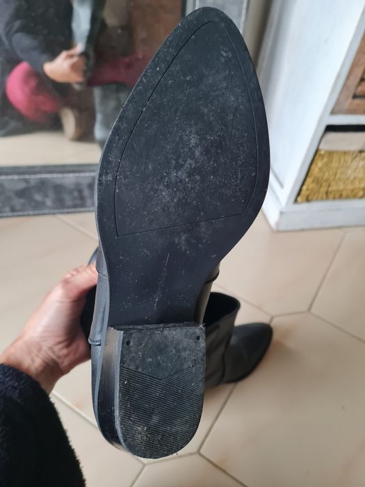 Botas Berska novas. Usadas 1 vez como se vê pela sola e pelo estado