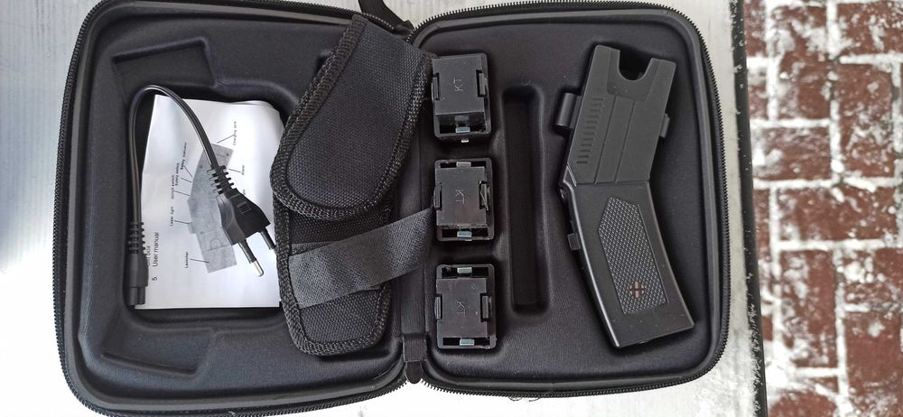 Paralizator Strzelający elektrodami taser Blackfire Blaster Black