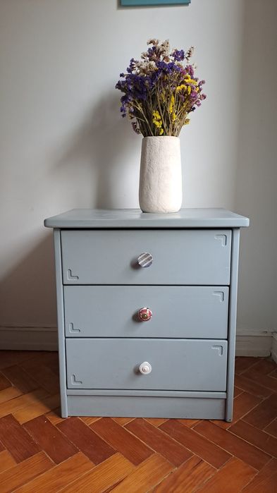 Mesa de cabeceira (madeira)