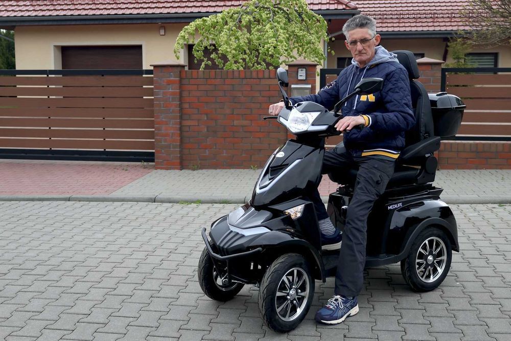 Skuter inwalidzki elektryczny czterokołowy 4 kolowy dla seniora Medilife OMNI 1000W zasieg do 55 km pojazd medyczny