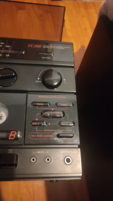 Vira discos com leitor de cassetes e rádio