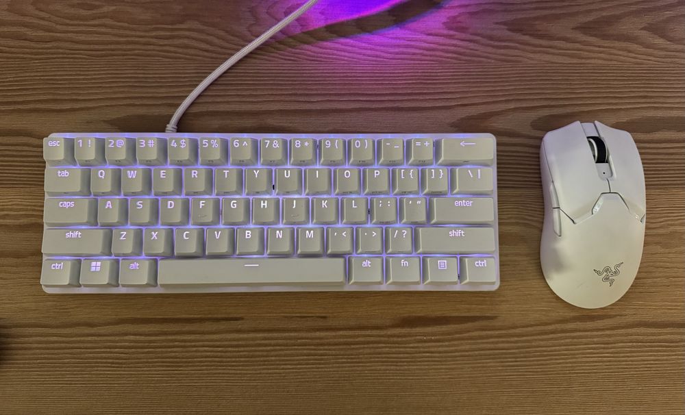 Teclado Razer Huntsman Mini Mercury White (US Layout, Red Switch) + Rato Razer Viper V2 Pro White