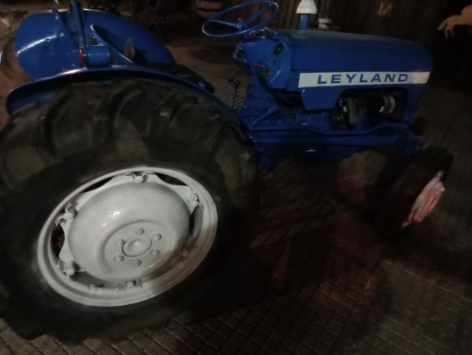 Trator leyland 25 cv com documentos