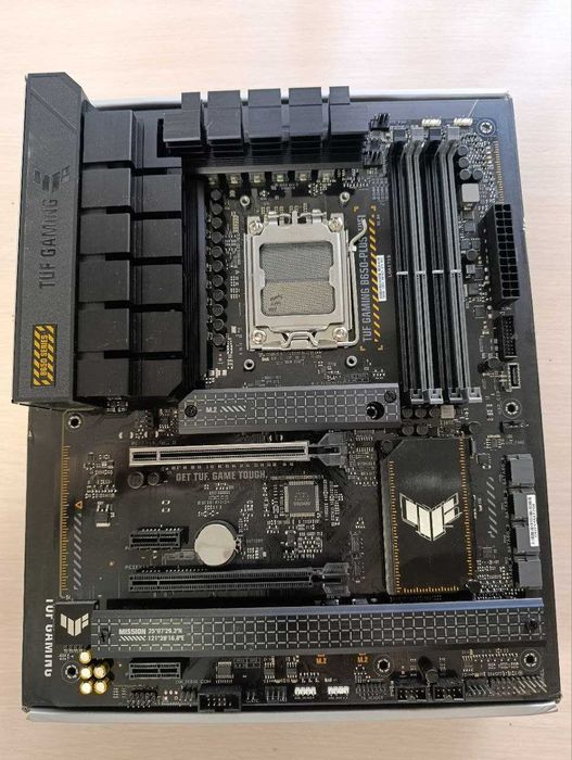 Материнська плата ASUS TUF GAMING B650-PLUS WIFI під ремонт , не справна, на відновлення, AM5, погнуті ножки