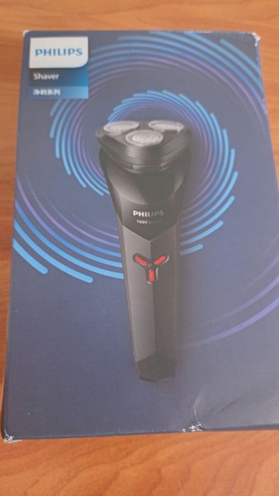 Електробритва Philips 1000+чохол.