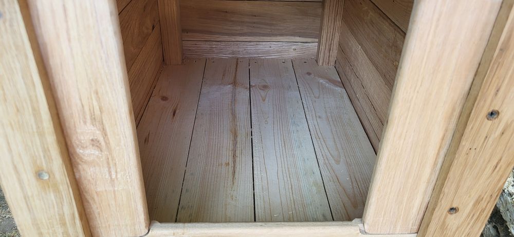 Будка, домік для собаки з дуба