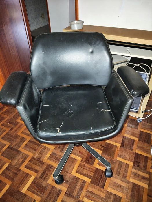 Cadeira de escritório giratória e reclinável