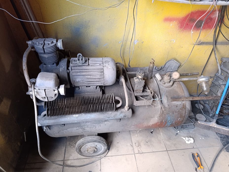 Sprężarka 200L trzytłokowa
