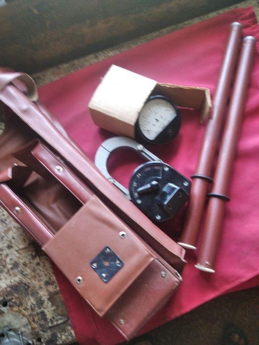 Прибор - токо-измерительные клещи