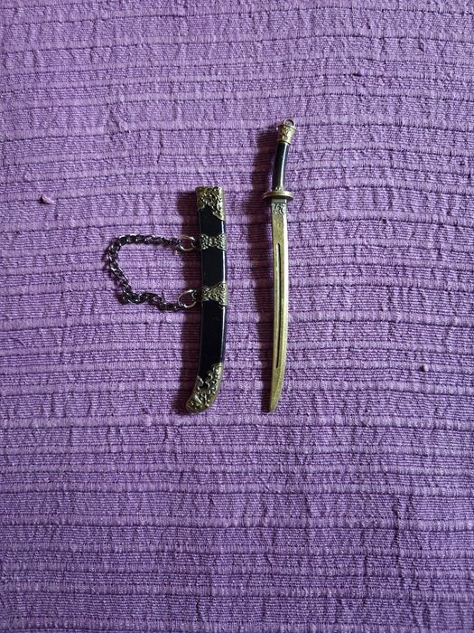 Espada Miniatura Ornamental – Nova – Estilo Bric-à-Brac