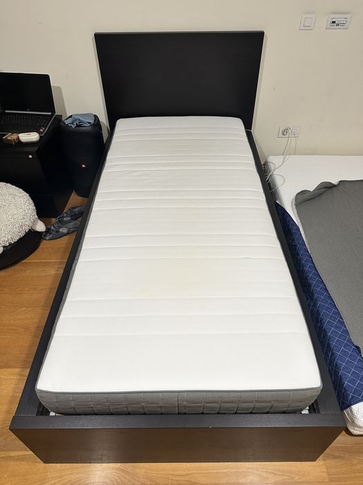 Cama de solteiro ikea como nova com colchão de Espuma