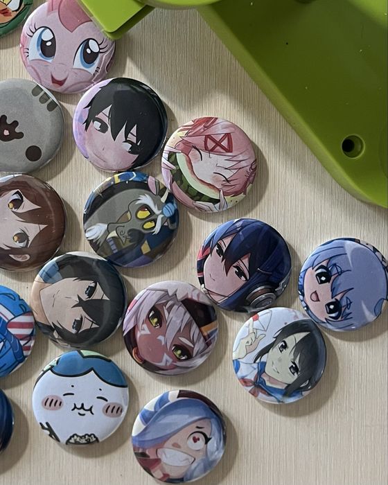 Значки 44 мм, аніме, коти , лого