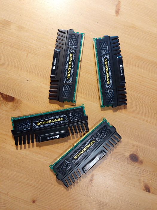 Pamięć RAM DDR3 Corsair Vengeance 16GB (4x4GB) 1866MHz  CMZ8GX3M2A1866C9