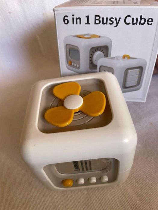 Cubo de Atividades Sensorial 6 em 1 Montessori - NOVO
