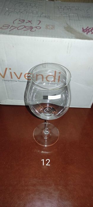 Vários copos de boa qualidade, nunca usados