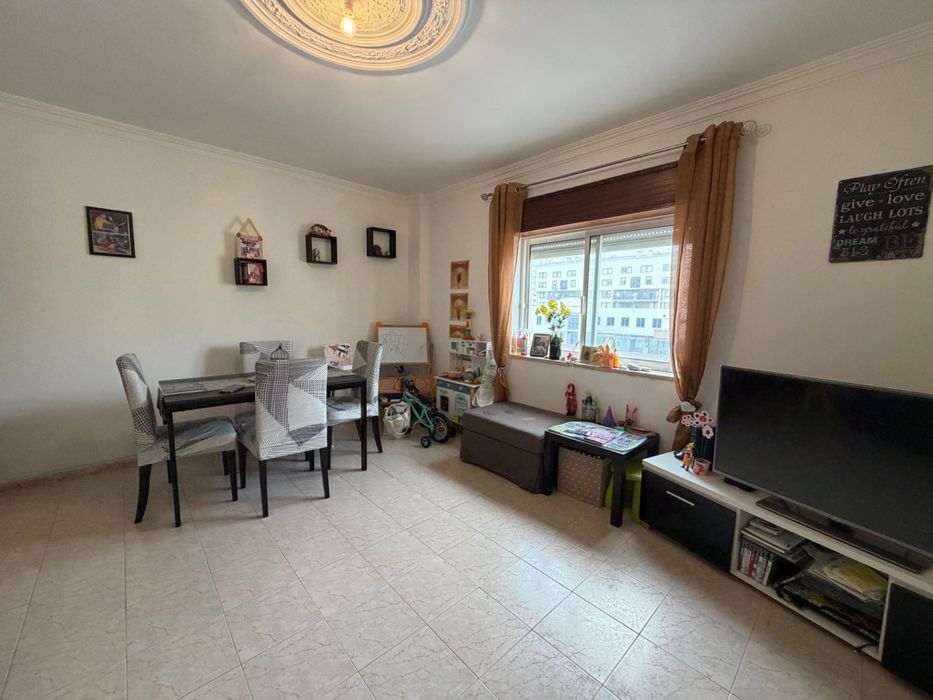 Apartamento T2 com Varanda Carregado