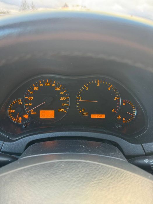 Toyota Avensis 2.0, 4D, 2005 рік, механіка,преміум комплектація.