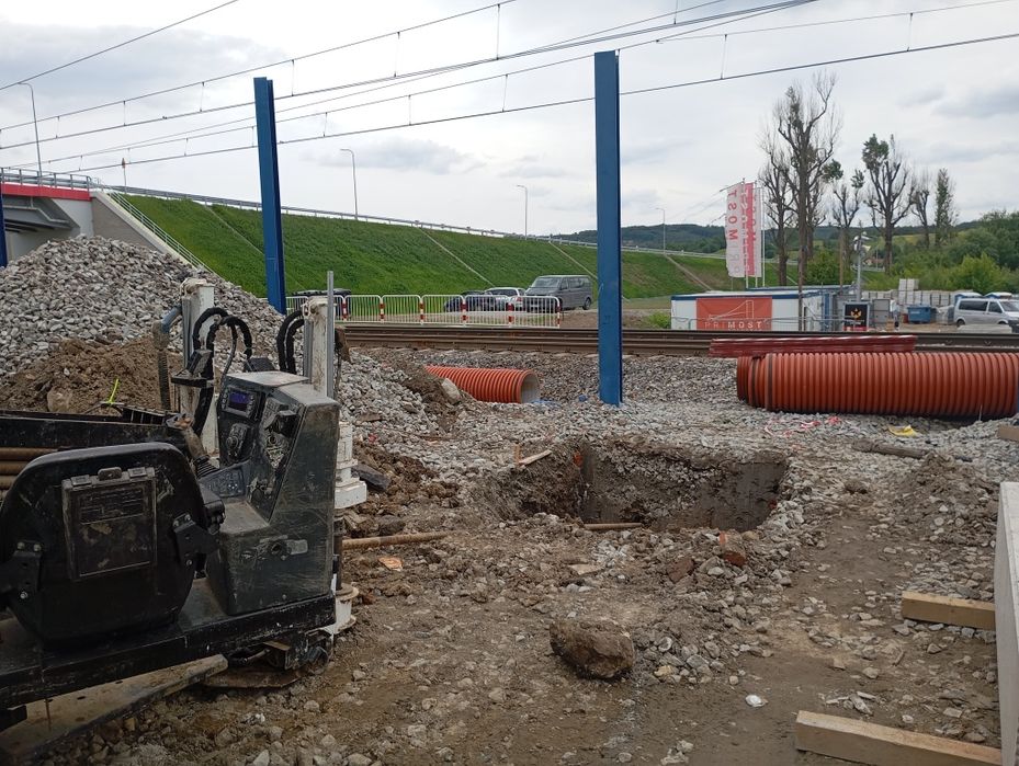 Przewiert sterowany horyzontalny przewiert pod drogą przecisk przepych