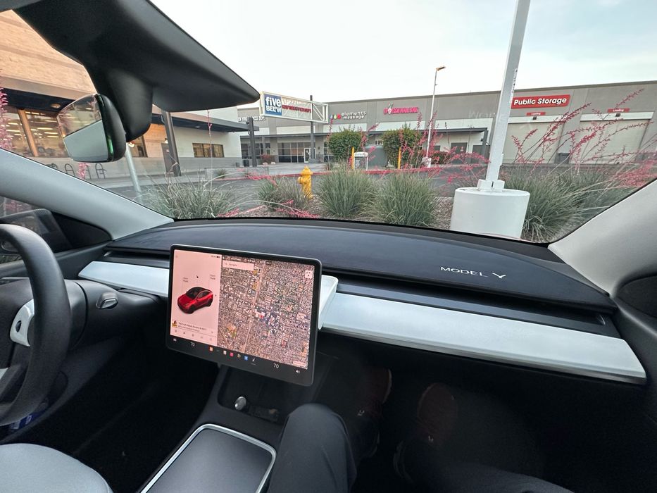 Килимок коврик на панель торпеду Tesla Y/3 Захист від сонця

Захист ві