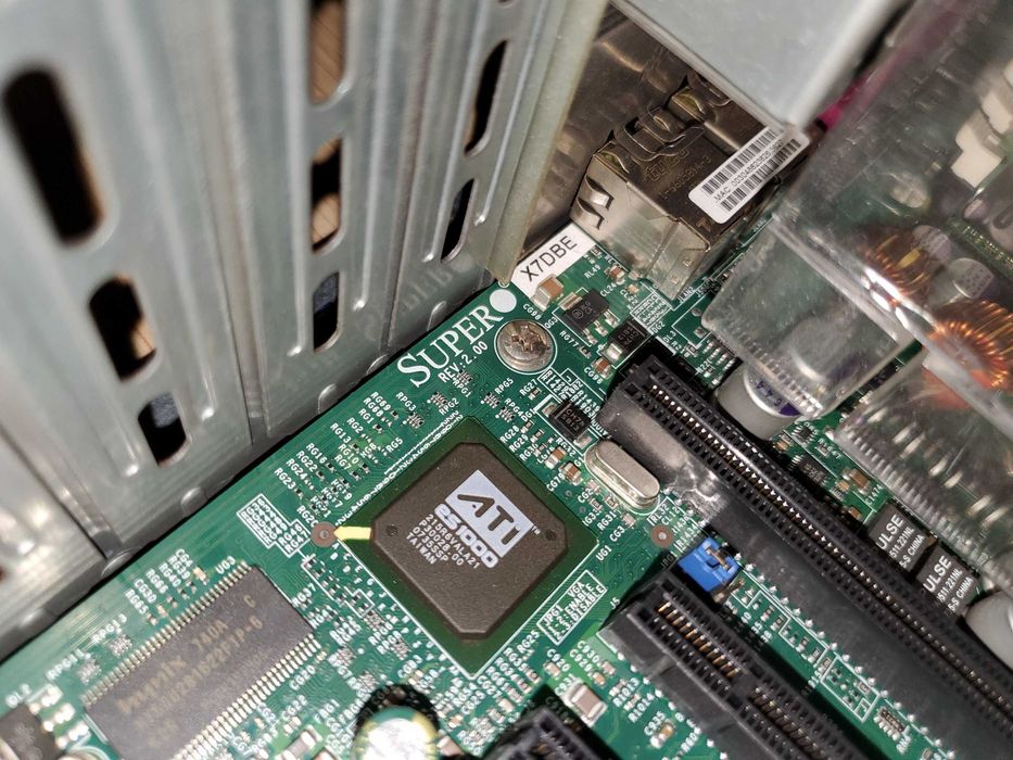Сервер Supermicro X7DBE