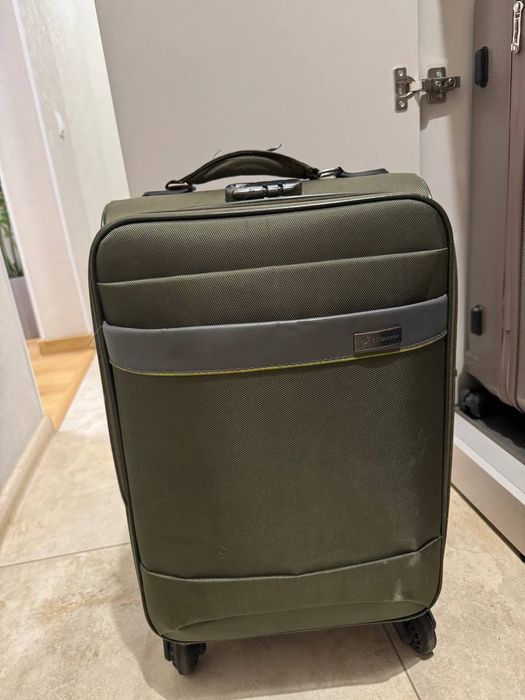 Дорожня валіза зелена