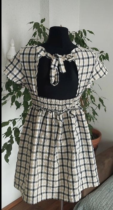 Sukienka odkryte plecy gumowany biust kratka Nasty Gal