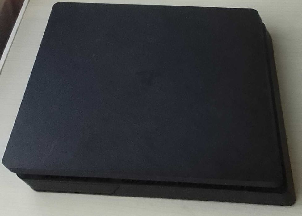 PS4 Slim (Modelo Dez/2019) – Muito estimada + Comando Original (Ler Descrição)