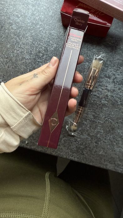 Кість Charlotte Tilbury Hollywood Complexion Brush