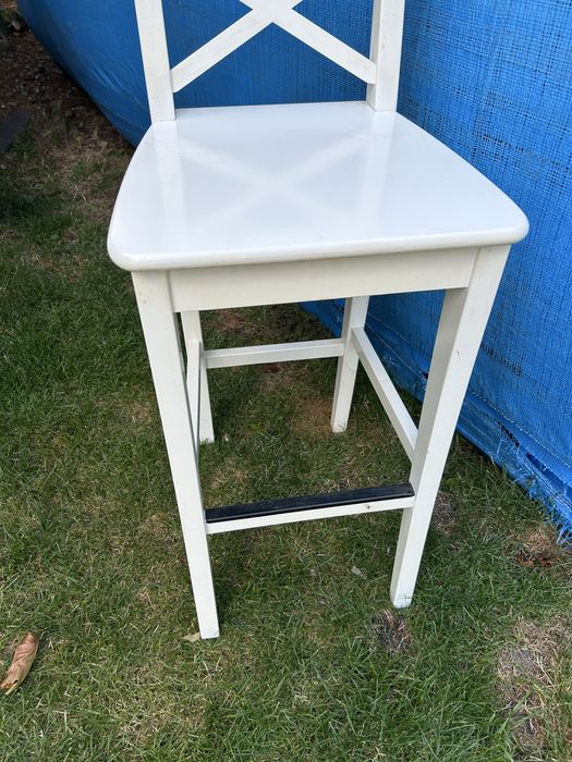 Biale wysokie krzeslo Ikea