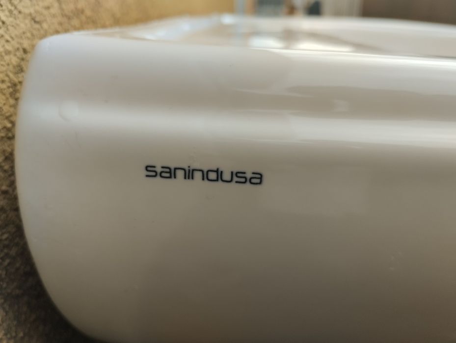 Pia lavatório novo 
Lavatório usado mas em bom estado

Estão em A