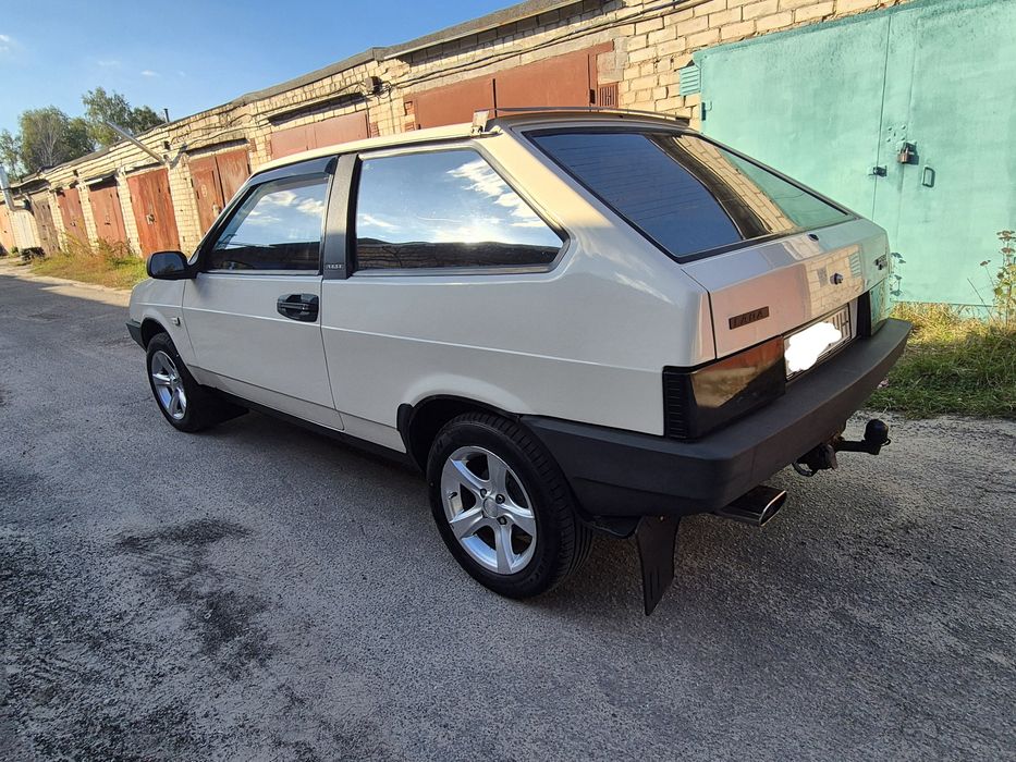 Автомобиль ВАЗ 2108