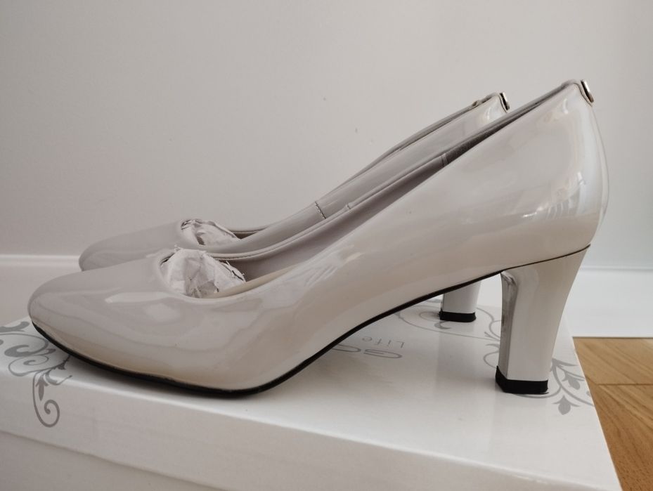 Buty damskie obcas 39 lakierowane