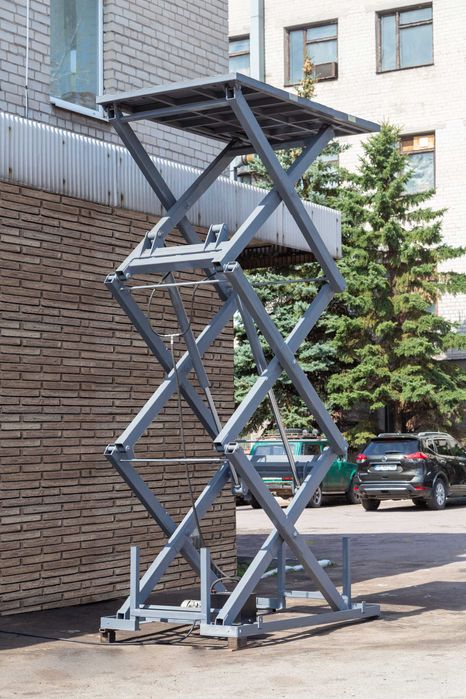 Підйомник ножничиний (Подъемник ножничный)